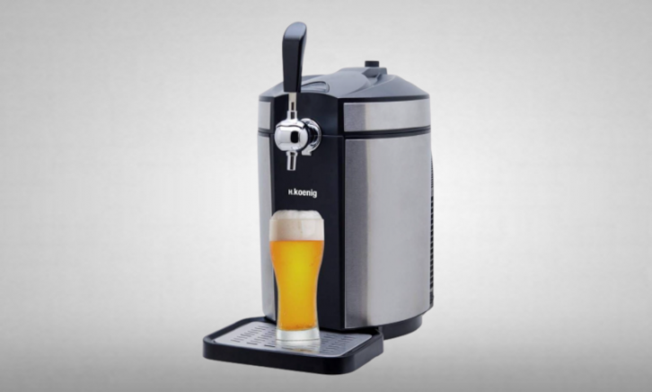 Koenig biertap met een biertje erop en een grijze achtergrond